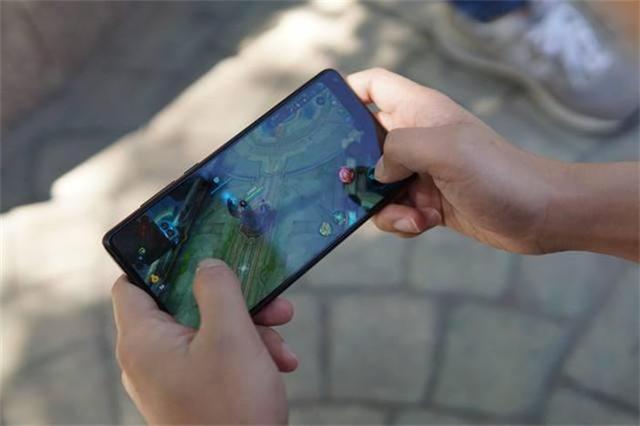 新买的手机很流畅,可为何用一段时间后就开始卡顿?